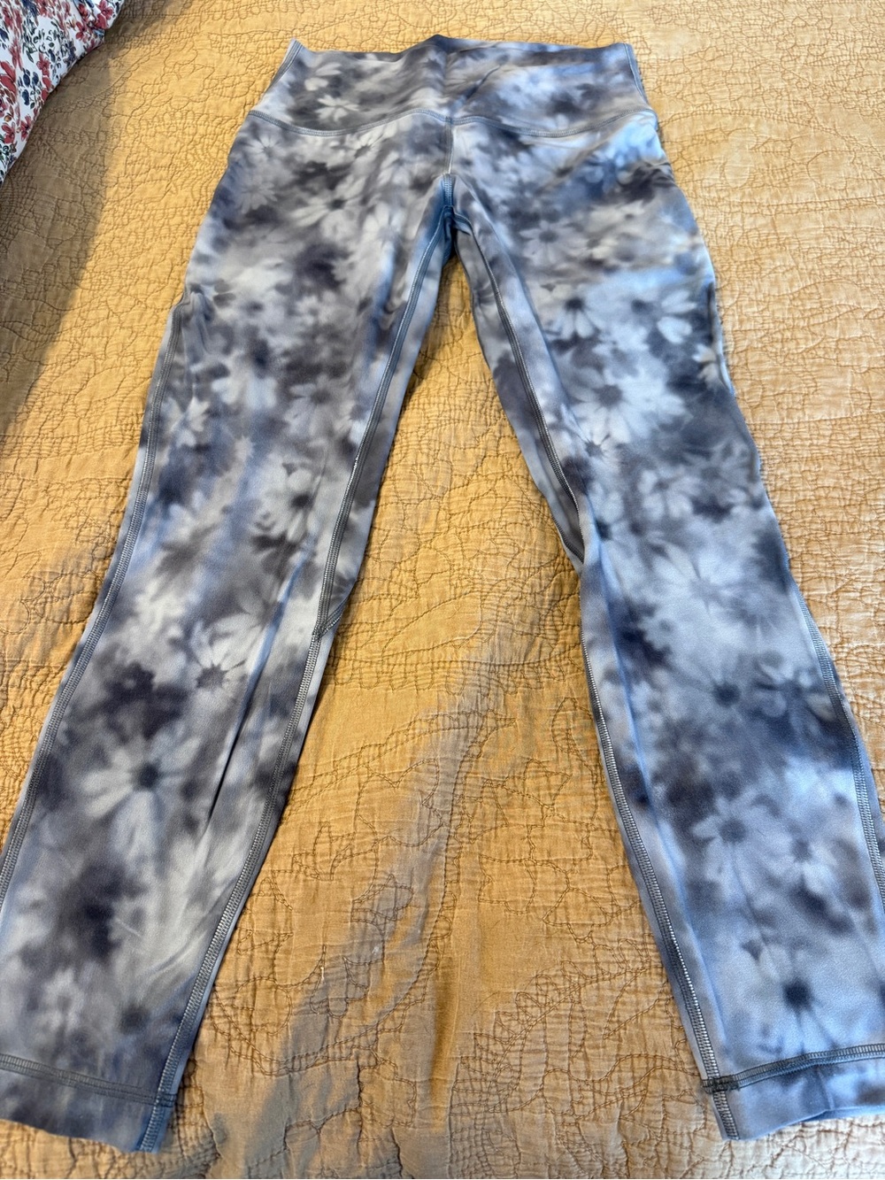 Lululemon tie-Dye Gray & White Leggings